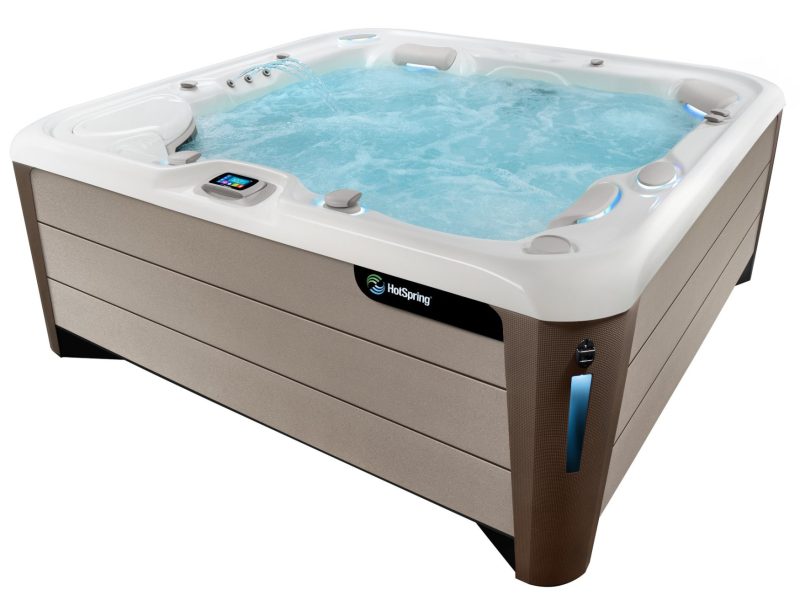 HotSpring Highlife 2019 Envoy Alpine White Sandstone with water